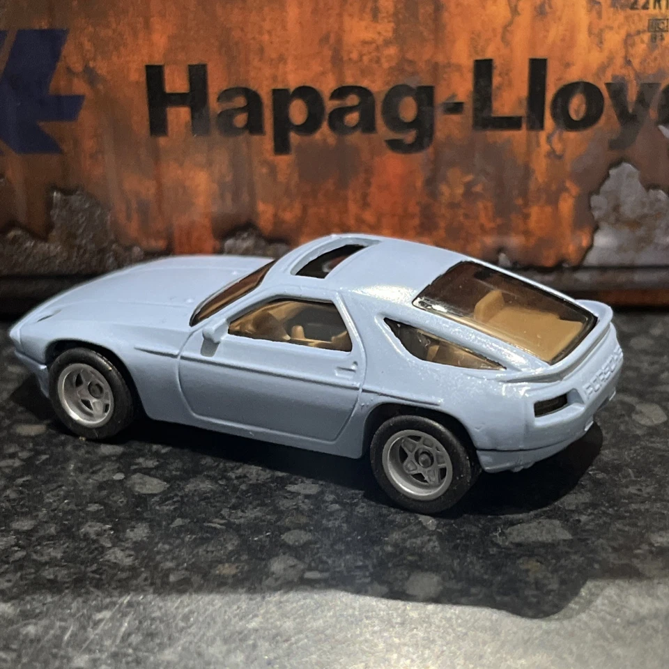 Hot Wheels Porsche 928s Custom con pilotos reales Foto 3 de 4