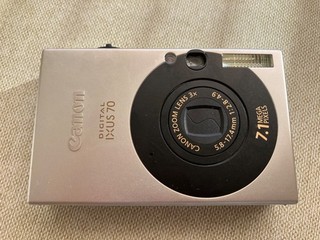 Canon Ixus 70 digital camera used but in good condition and still works