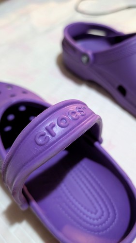 Sandalias Crocs Moradas talla 42-43 unisex - Imagen 2 de 2