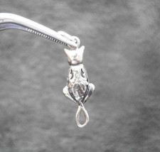 Back View of Seated Cat Vintage Sterling Silver Bracelet Charm Pendant