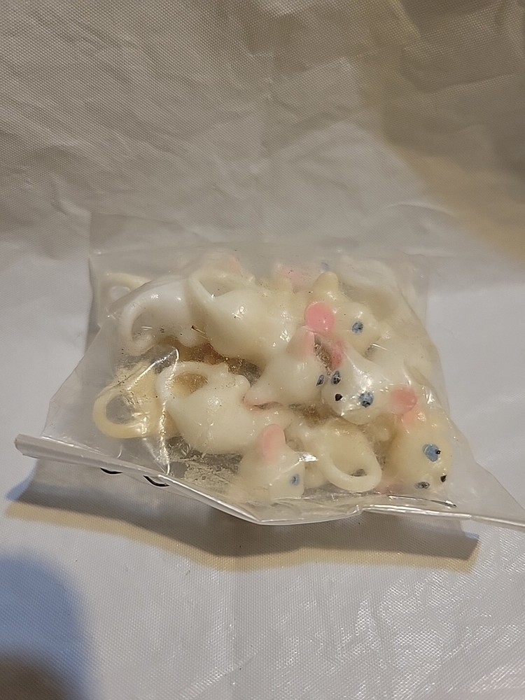 Lot 12 VINTAGE New TINY HONG KONG MINIATURE White Mice FIGURINES PLASTIC Nip!