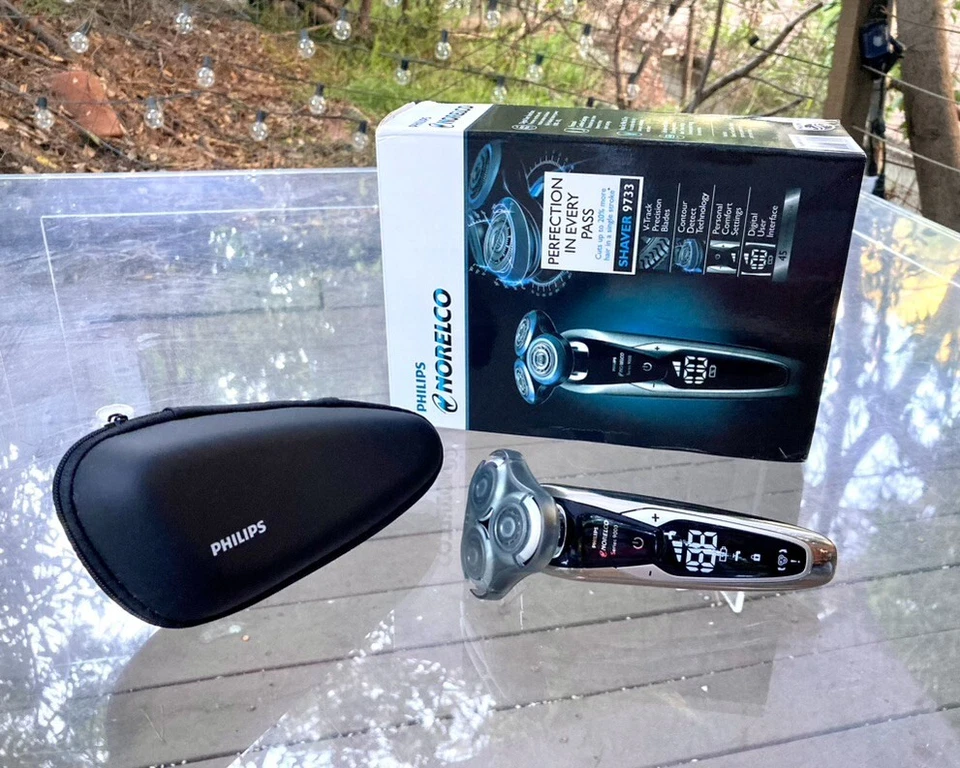 NEW Philips Norelco Series 9000 Wet/Dry Men's Electric Shaver Trimmer Kit S9733 - Image 3 of 4