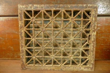 ANTIQUE VTG METAL REGISTER HEAT FLOOR GRATE WITH MOVING DAMPER 16 X 14” 