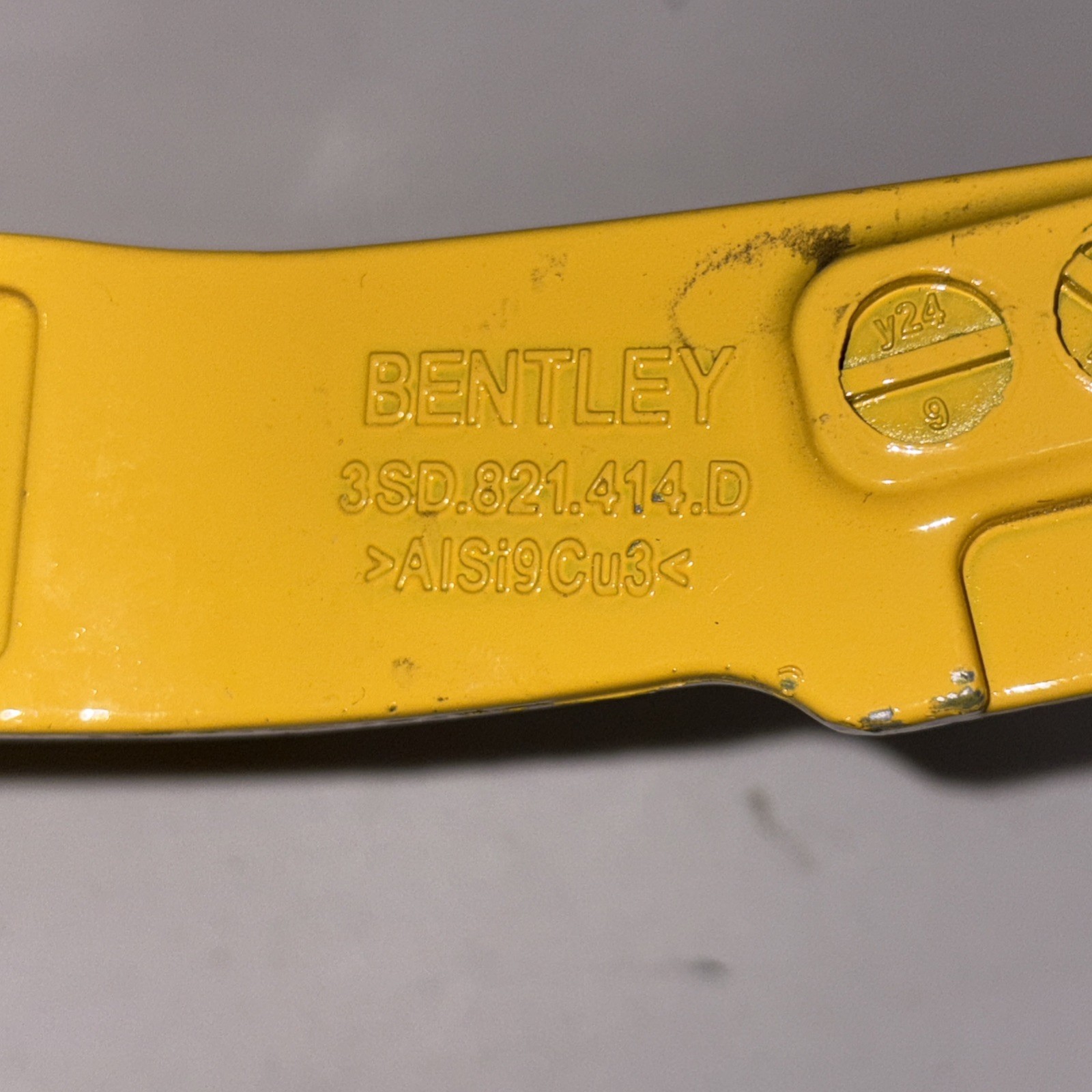 Bentley  3SD 821 414 D  Bracket Oem #3206