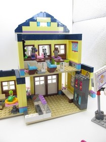 LEGO Friends: Heartlake High 41005 High School Classrooms