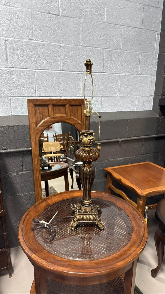 Lámpara de mesa globo ámbar adornado dorado bronce estilo victoriano sin pantalla Foto 2 de 4