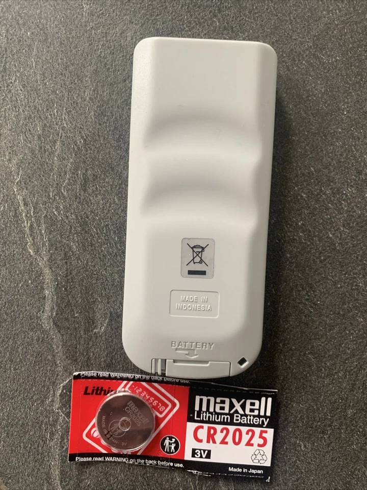 JVC RM-V730U CAMCORDER GENUINE REMOTE BRAND NEW WITH FREE BATTERY - Image 2 of 2