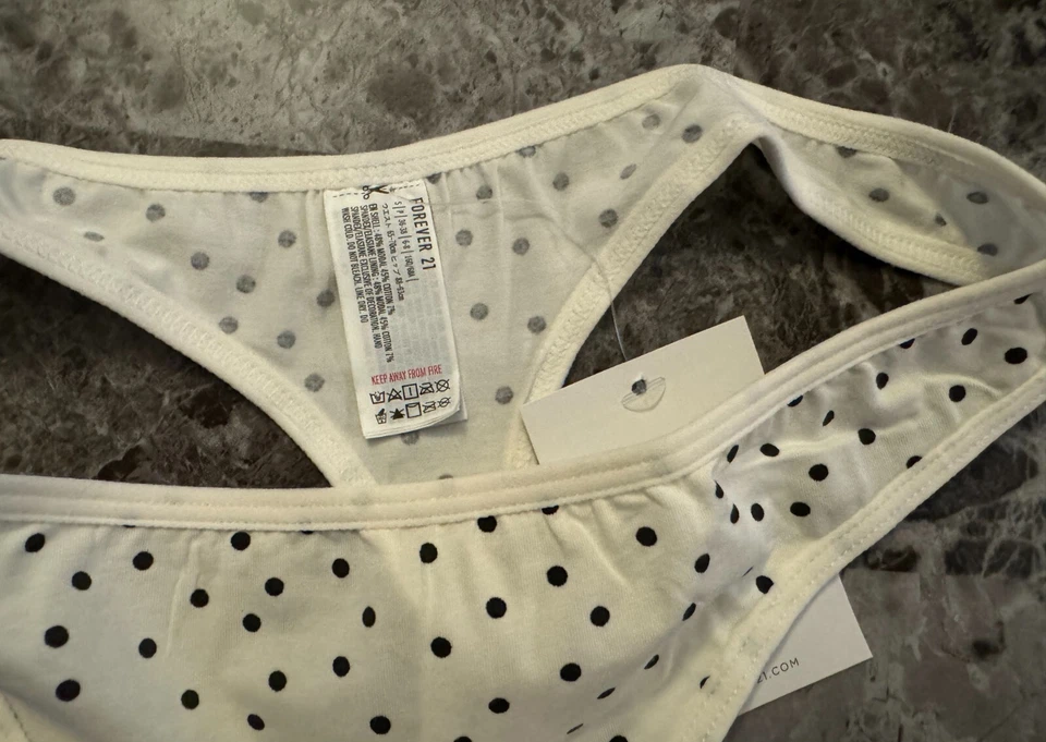 NUEVO CON ETIQUETAS FOREVER 21 BRAGAS TANGA PEQUEÑAS MARFIL NEGRO LUNARES Foto 2 de 3