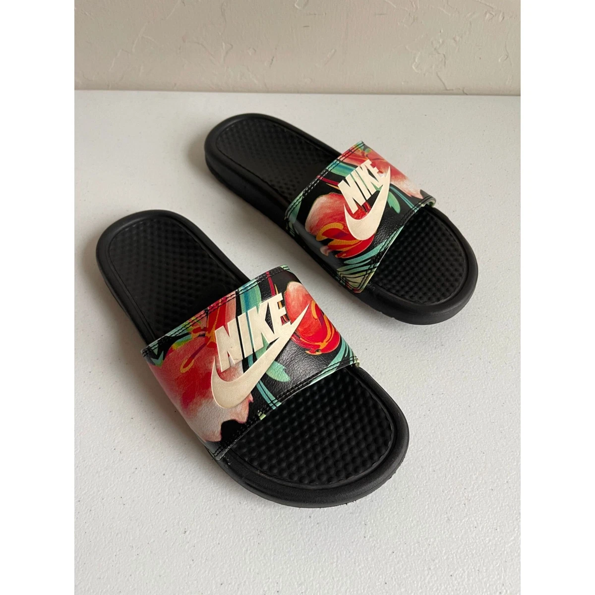 Floral hotsell nike sandals