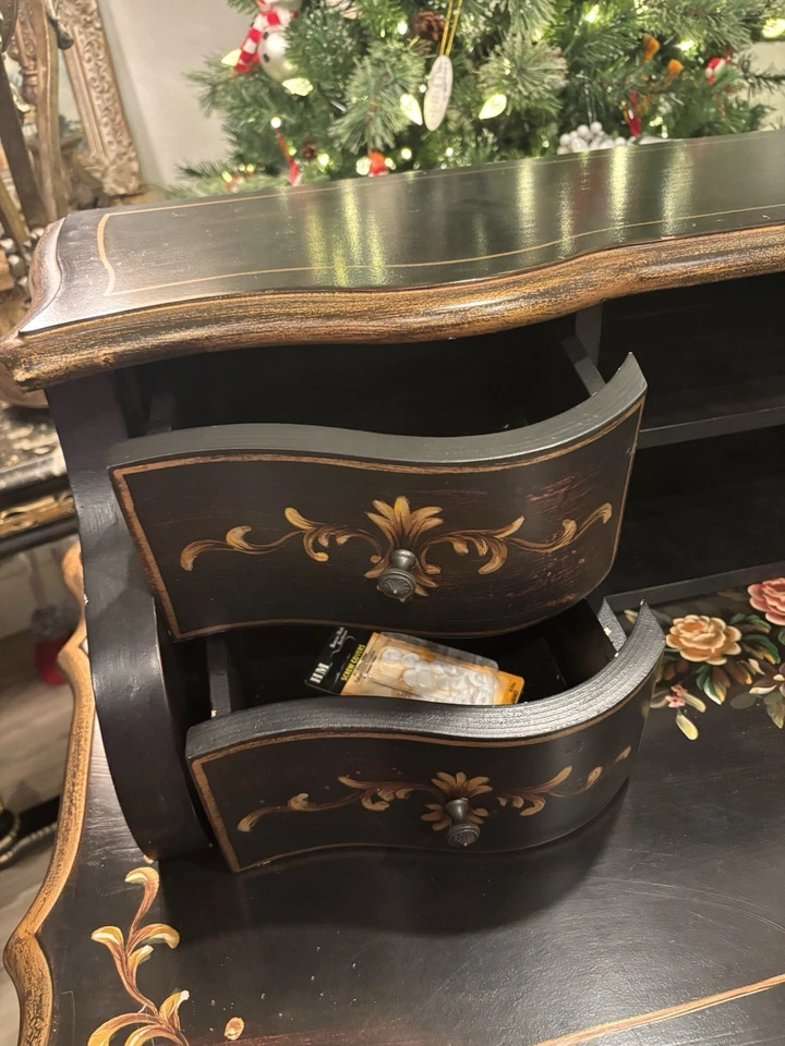 Escritorio de señora provincial francés lacado negro de colección con detalles dorados. Foto 4 de 4