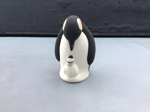 HIGHBANK   PORCELAIN   PENGUIN MOTHER