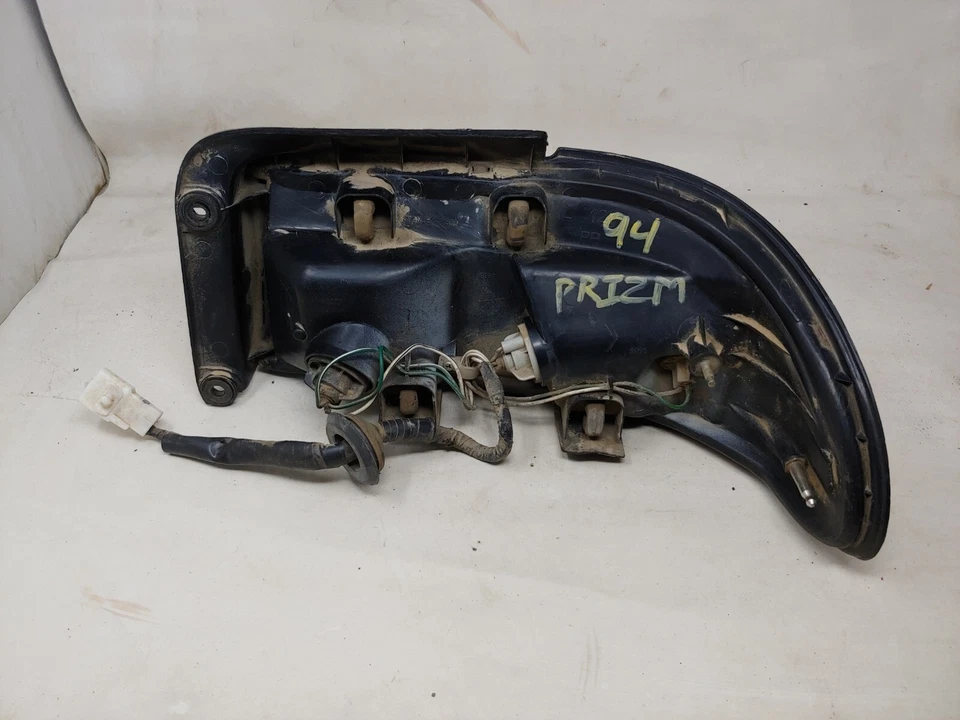 Geo Prizm 1993 1994 1995 1996 1997 Tail Light Lamp Left Drivers Side OEM Genuine - Image 4 of 4