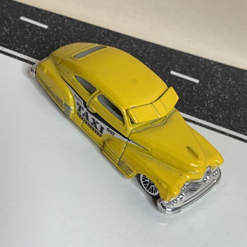 2012 Hot Wheels City Works '47 Chevy Fleetline #139 Yellow Taxi w/Chrome LW NM - Picture 12 of 13
