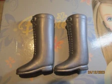 BARBIE DOLL / PAIR OF SHOES ...... (1923)