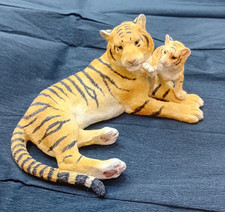 COUNTRY ARTISTS PLAYFUL TIGER AND CUB FIGURINE CA01246