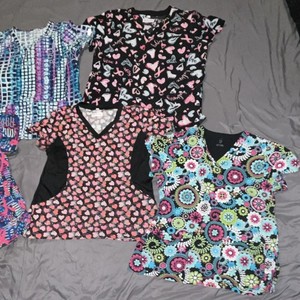 Lot of 5 Women's Medical Scrub Tops Patterned Multicolor- large