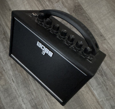 Boss Katana Mini 7 W Modeling Gitarren-Combo-Verstärker für E-Gitarre