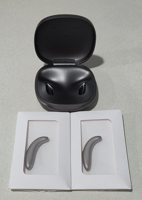 Unitron Moxi Vivante V3 RS Design RIC hearing aids Left & Right W/ Charger Case