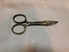 VINTAGE SCISSORS SMALL USA MADE HARD TO READ MODEL BUT LOOKS LIKE IT HAS 1/2 IN