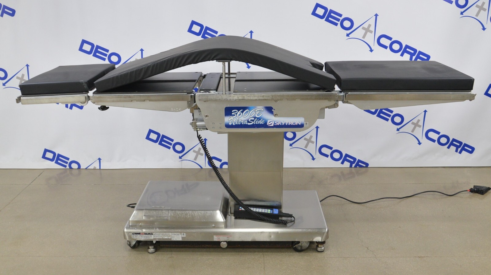 Skytron 3600B UltraSlide Surgical Table W/ Skytron 3600 Series Remote