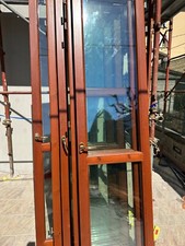 Infissi in ciliegio di varie misure ottime per ogni tipo di locale. 