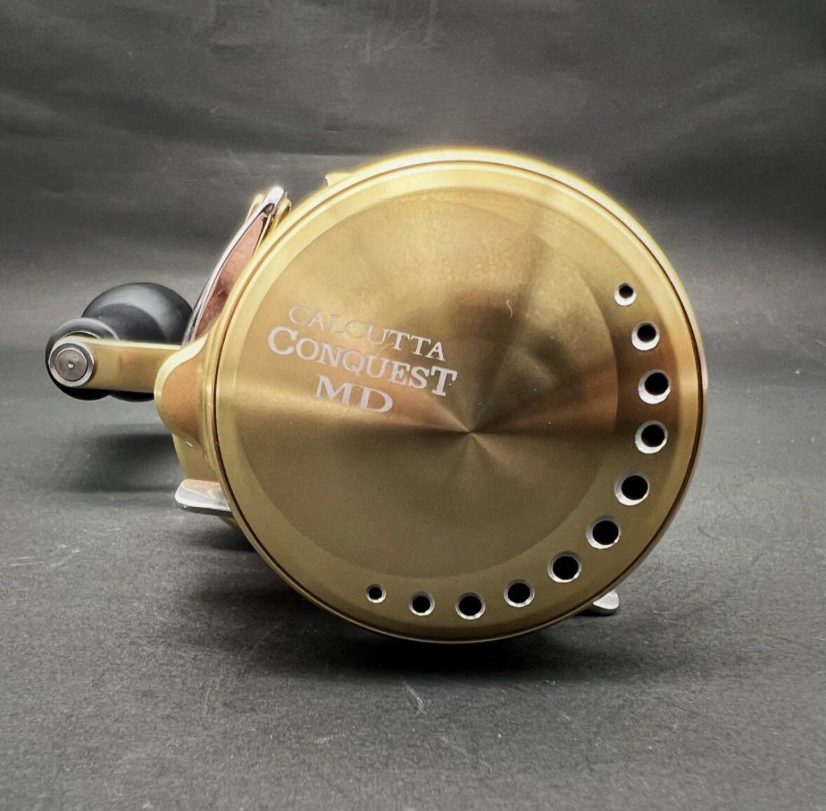 Shimano : Calcutta Conquest MD 300 XGLH, High-performance Round