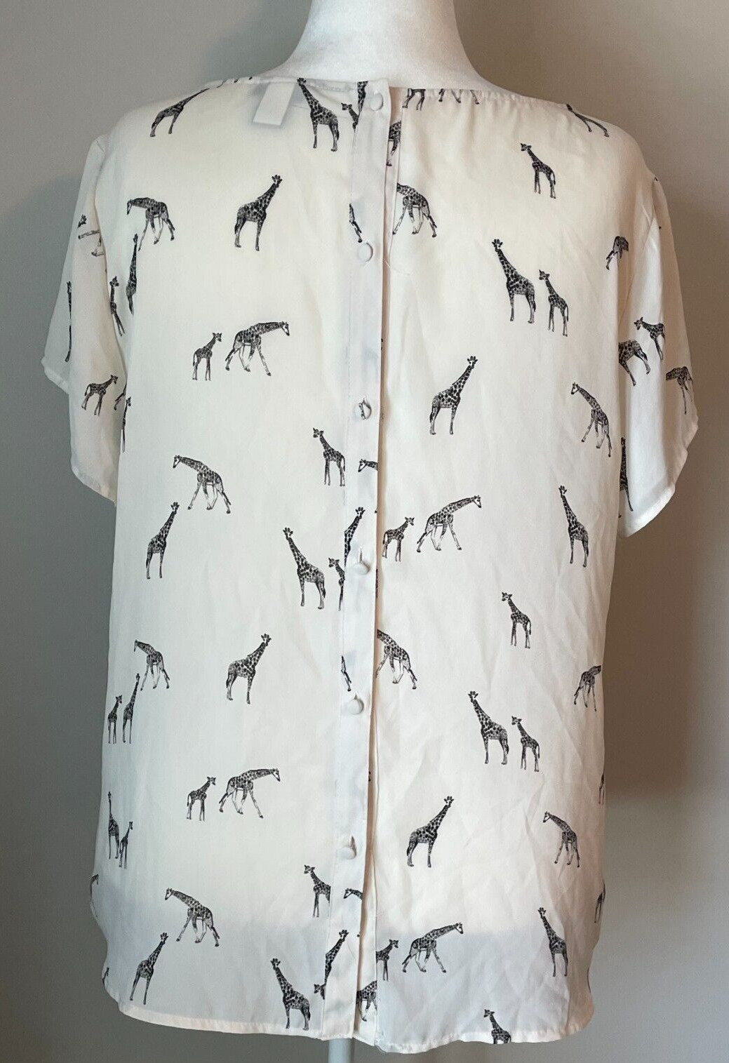 Torrid Giraffe Back Button Cap Sleeve Blouse Size… - image 3