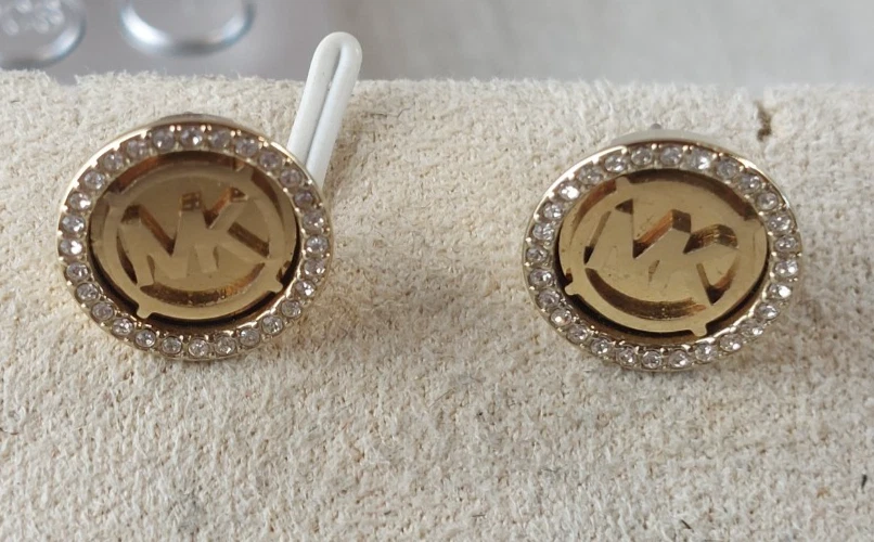Belle paire de boucles d'oreilles en métal doré, MK Michael Kors - Photo 1/4
