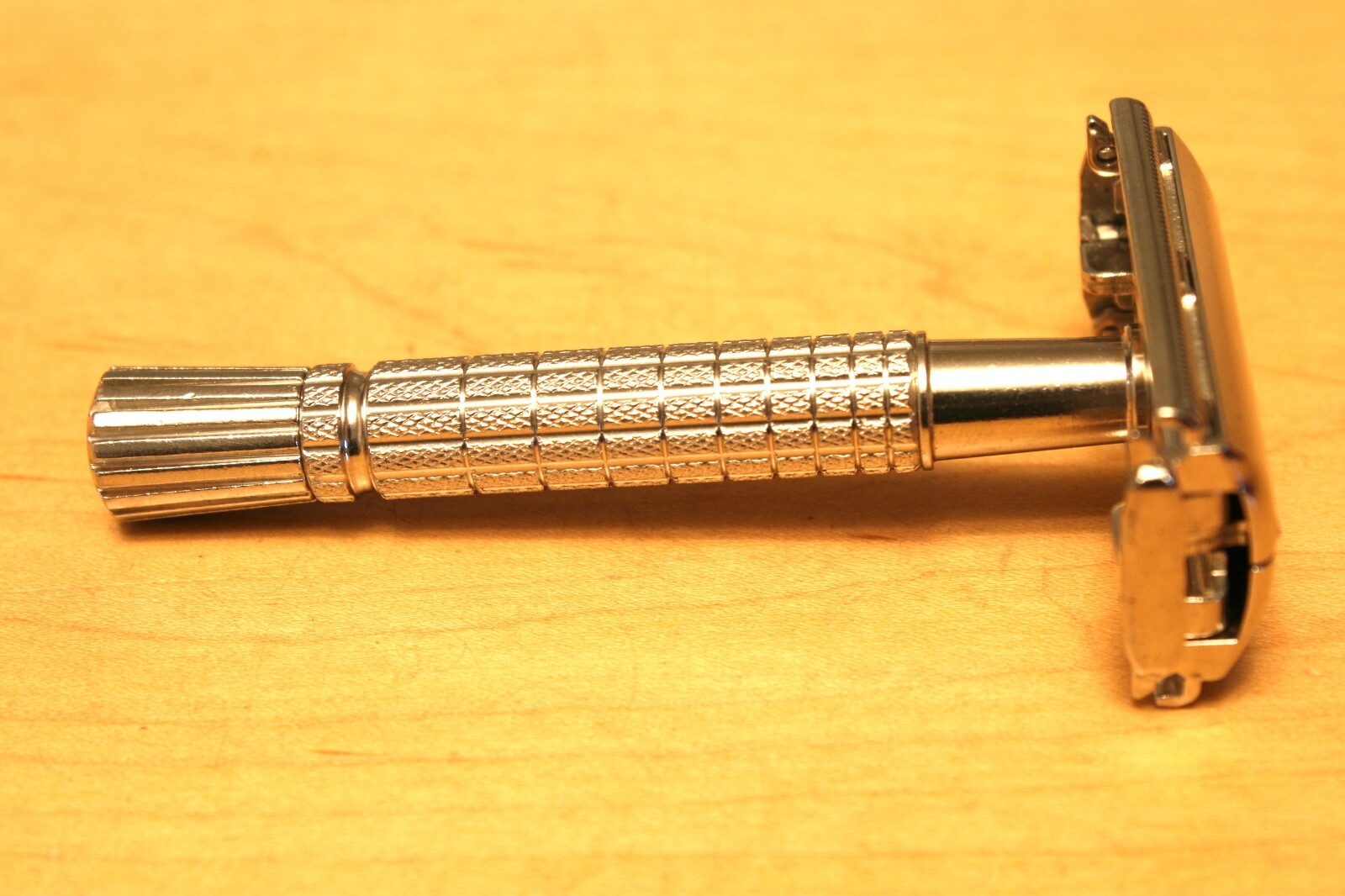 Vintage 1965 Gillette TTO (Twist To Open) Double Edge Safety Razor, Nice +Bonus