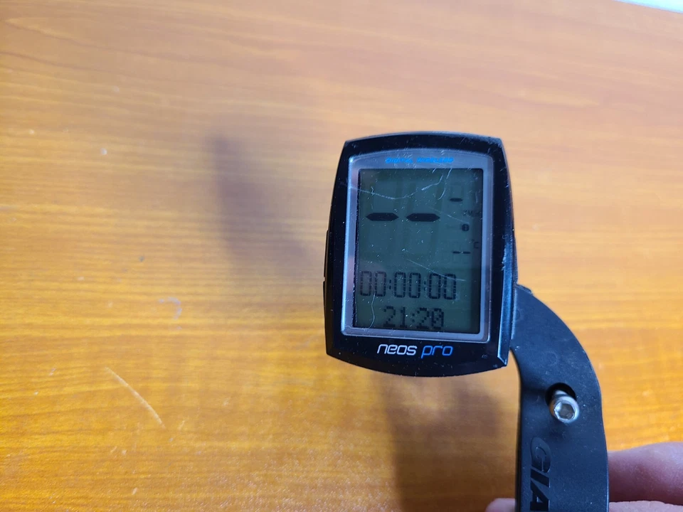 Giant Neos Pro Digital Bike Cycling Computer w/ Handlebar Mount  - Image 3 of 4