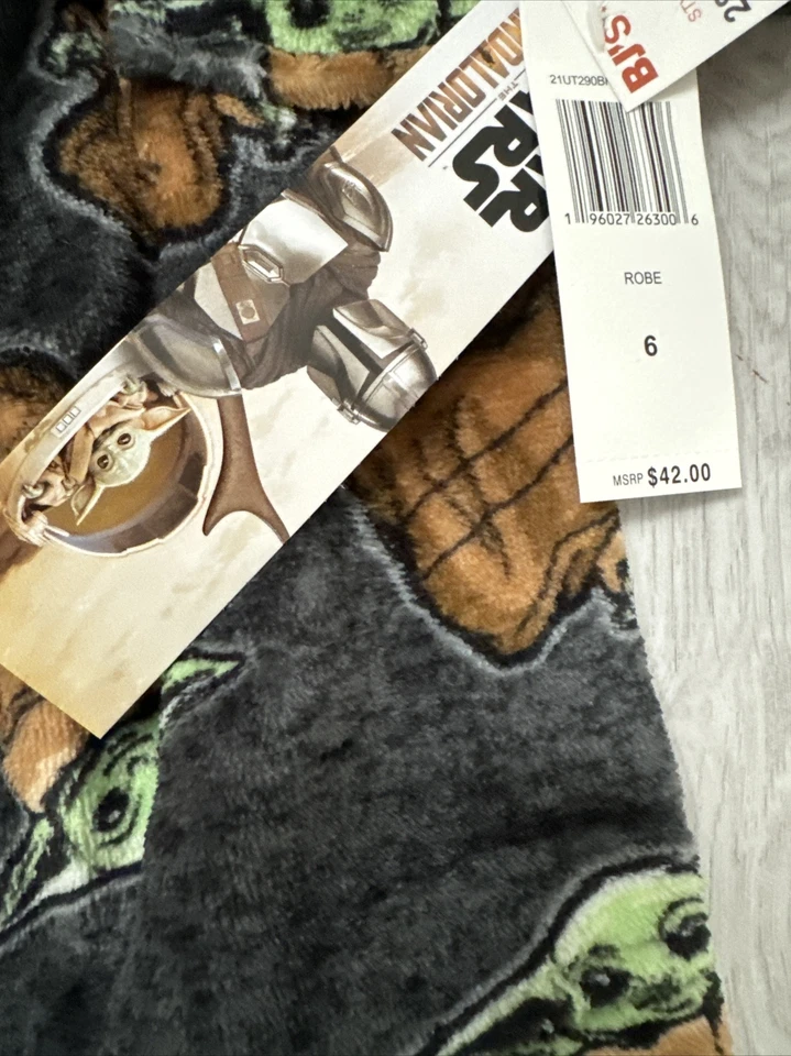 NWT Baby Yoda Grogu Robe Unisex Boy Girl Star Wars Mandalorian Sz 6 - Image 2 of 3