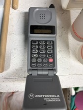 Untested Vintage Motorola Brick Flip Cell Phone With Battery 34017NARSA