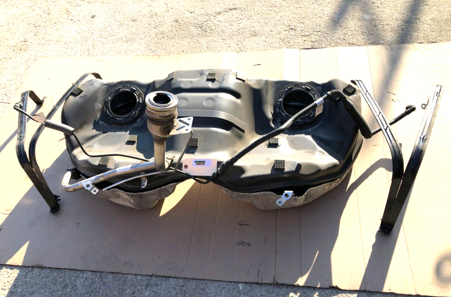 2017-2022 MASERATI LEVANTE FUEL GAS TANK RESERVOIR W/ FILLER NECK OEM.