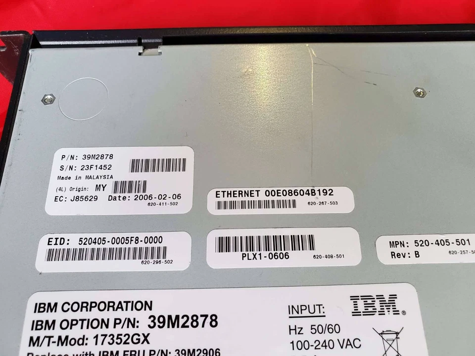 Conmutador IP KVM 16 puertos IBM 17352GX / 39M2878 GCM2 montaje en rack Foto 3 de 4