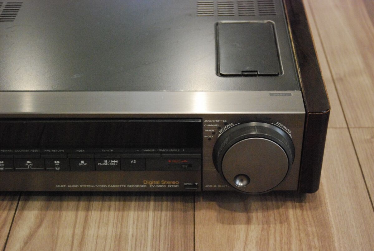 Sony EV-S900 8mm Hi8 Stereo HiFi VCR Video Player Recorder Sony EV-S900 8mm Hi8 Stereo HiFi VCR Video Player Recorder