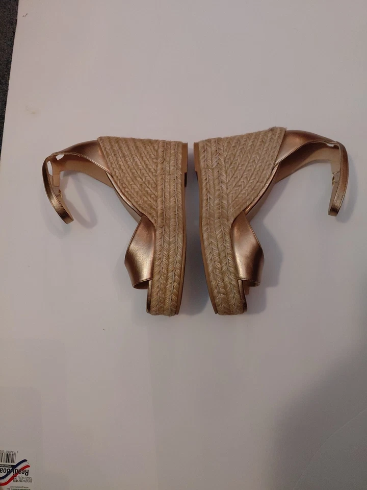 Sandalias Stuart Weitzman Peep Toe Plataforma Cuña Alpargata Dorado Talla 6 Correa para el Tobillo Foto 3 de 4