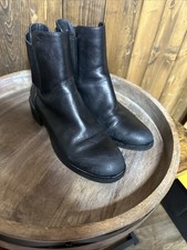 Clark’s Woman’s Black Soft Leather  Boots  Size 8.5    Ankle Size