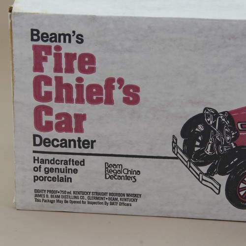 Carafe de voiture Jim Beam's Whisky Fire Chief porcelaine véritable artisanale NEUVE ! - Photo 2/19