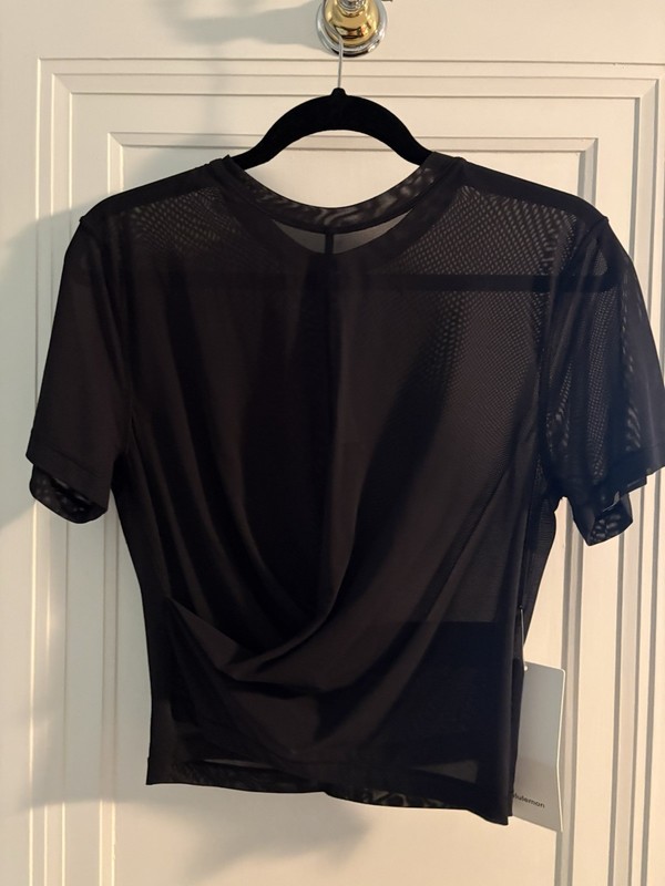 lululemon Women’s Size 4 Cropped Black Mesh Pullover Reversible Yoga Tee