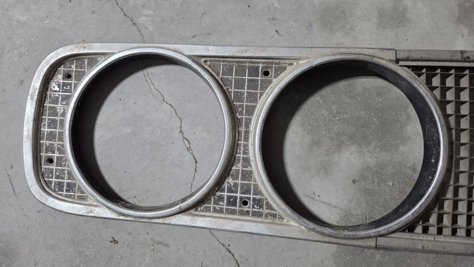 Dodge Coronet 440 1968 Super Bee B carrocería usada OEM montaje de parrilla y biseles Foto 2 de 4