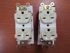 💥2) NEW PASS & SEYMOUR 15 AMP IVORY DUPLEX RECEPTACLE 250 VAC 5662-AI