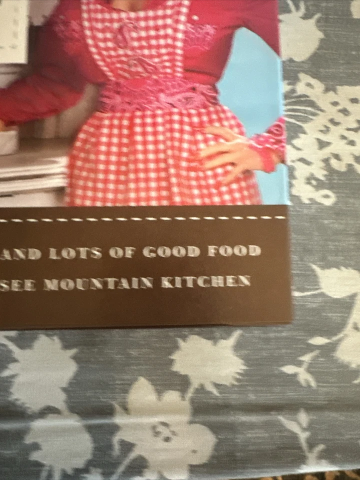 Dolly's Dixie Fixin's Dolly Parton Dollywood Cookbook 1st ED VERY NICE! - Image 3 of 4