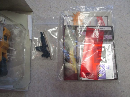 TRANSFORMERS WEIRDWOLF HEADMASTER STICKERS 1986 HASBRO BOX 100% COMPLETE VINTAGE - Picture 6 of 7