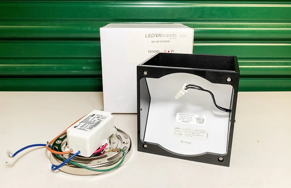 Aplique de pared LED arquitectónico negro de 4" arriba/abajo iluminación de camión 103040 negro Foto 3 de 4