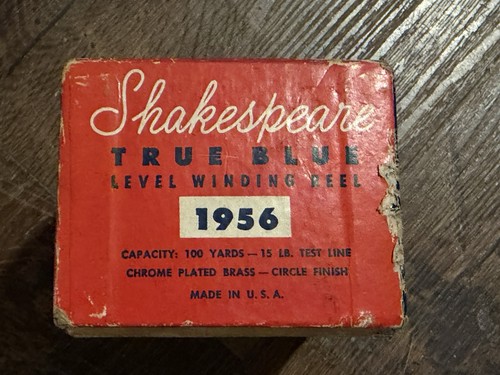Shakespeare 1956 scatola vera blu SOLO con licenza di pesca vintage e regolamento - Foto 4 di 8