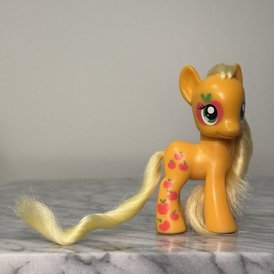 My Little Pony G4 Applejack Brushable Cutie Mark Magic - Scratches