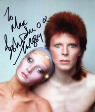 MODEL & ACTRESS Lesley Lawson - Twiggy autograph, signed photo