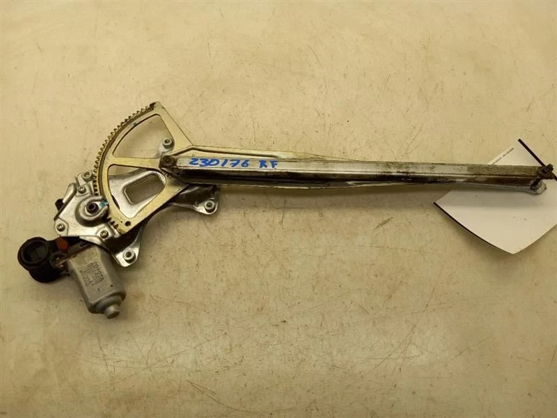 04-06 MONTAJE REGULADOR VENTANA ELÉCTRICA PUERTA DELANTERA LADO PASAJERO SCION XA  Foto 3 de 4