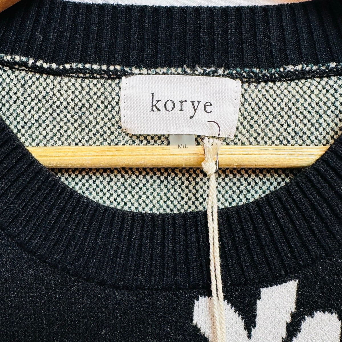korye Daily Look women's FLORAL Daisy Knit black sweater size