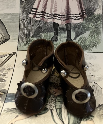 POUPEE BARBIE / PAIRE DE CHAUSSURES : BOTTES, ESCARPINS ....... (1238